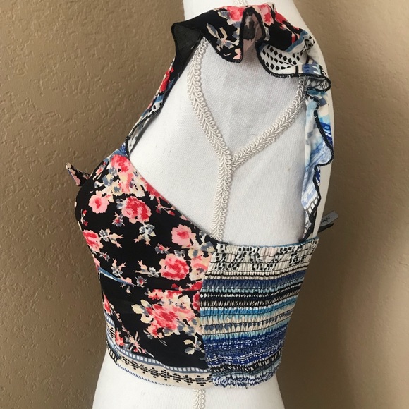 ❗️ 3/$12 ❗️Floral print crop top - Picture 2 of 4